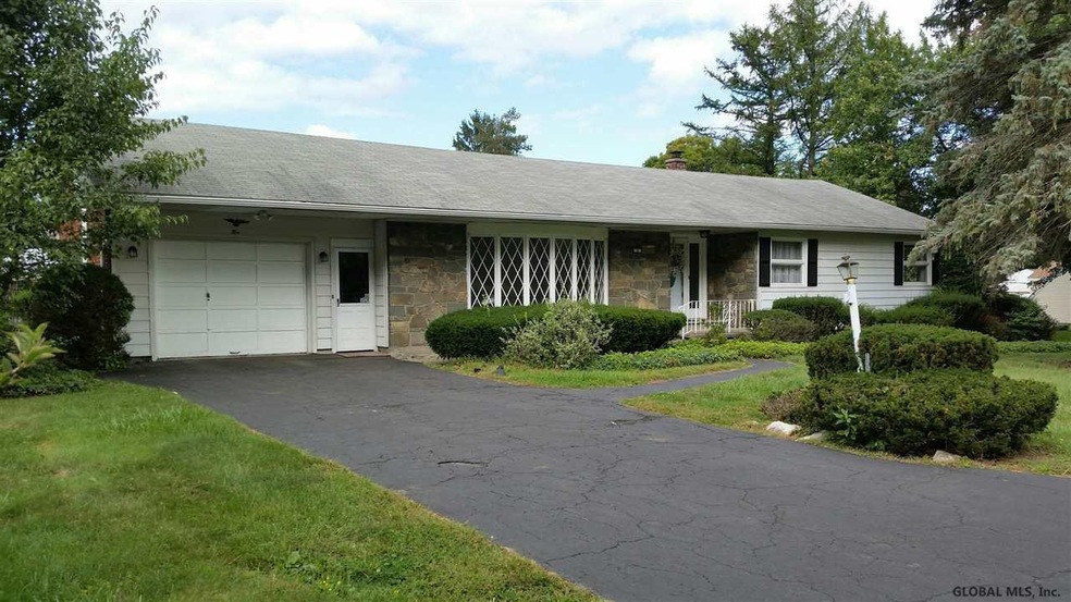 5 Pasture Ln, Troy, NY 12180 - photo 1