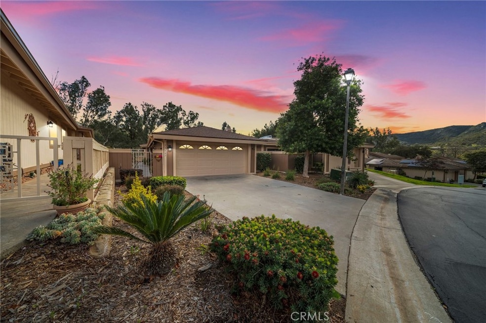 29887 Circle r Creek Ln, Escondido, CA 92026 - photo 1