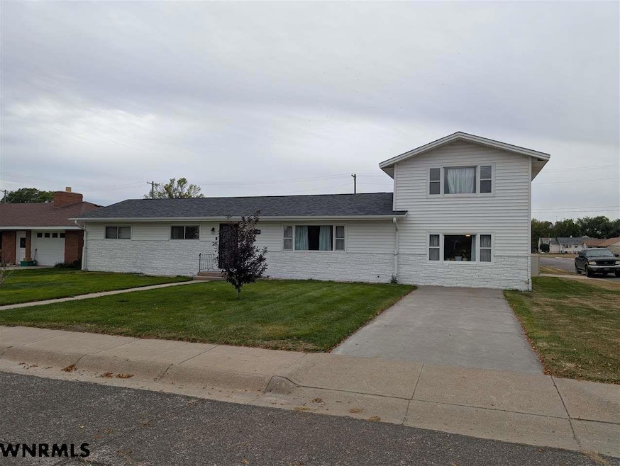 1101 T St, Bridgeport, NE 69336 - photo 1