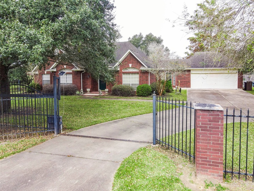 1675 E South St, Alvin, TX 77511 - photo 1