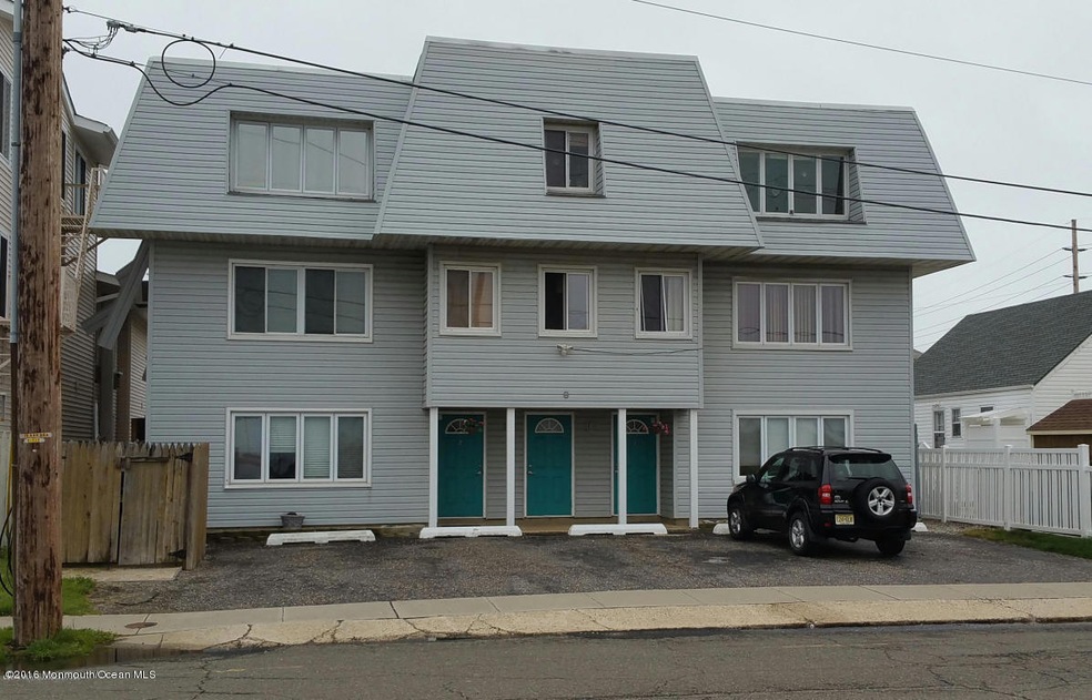 8 Bay Blvd