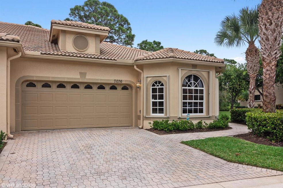 7076 Torrey Pines