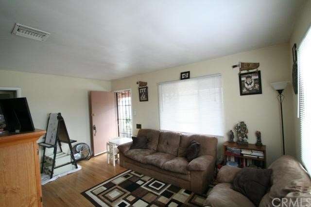 Light and Bright Living Room.