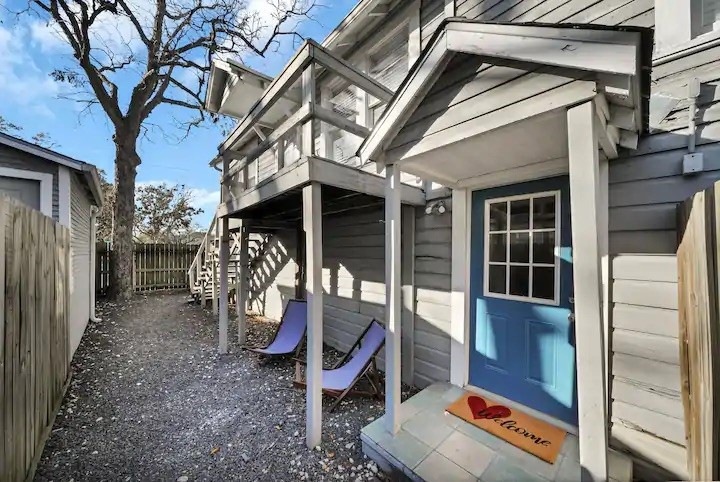 1135 Woodland St unit B, Houston, TX 77009 - photo 1