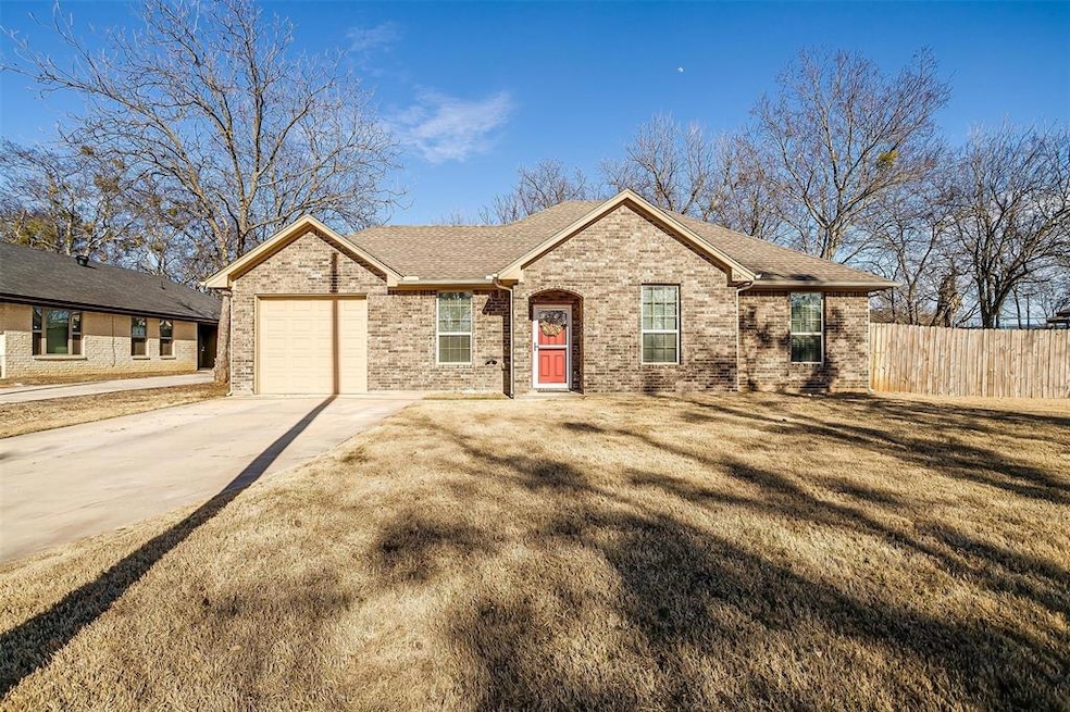 204 Gatrix Ave, Cleburne, TX 76033 - photo 1