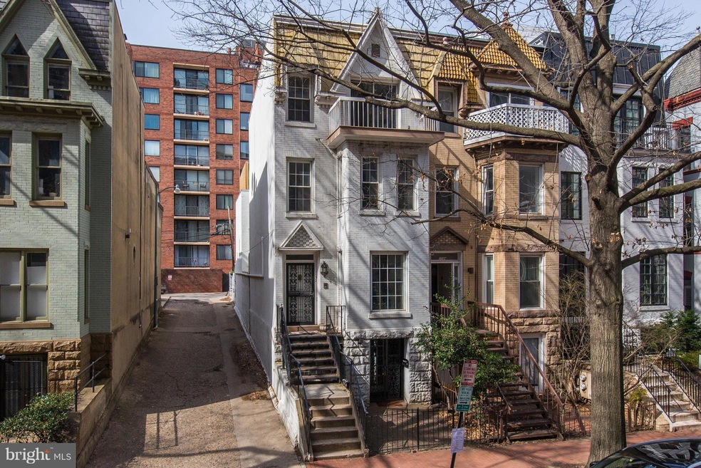 1132 25th St NW, Washington, DC 20037 - photo 1