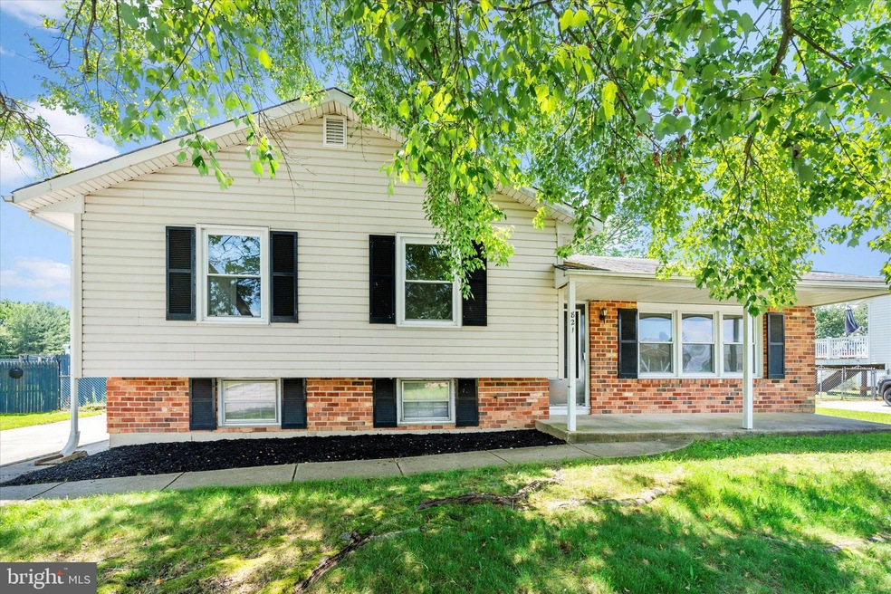 821 Broadfield Dr, Newark, DE 19713 - photo 1