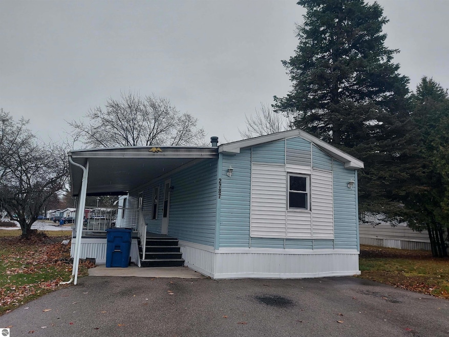 2787 Ray Blvd, Traverse City, MI 49686 - photo 1