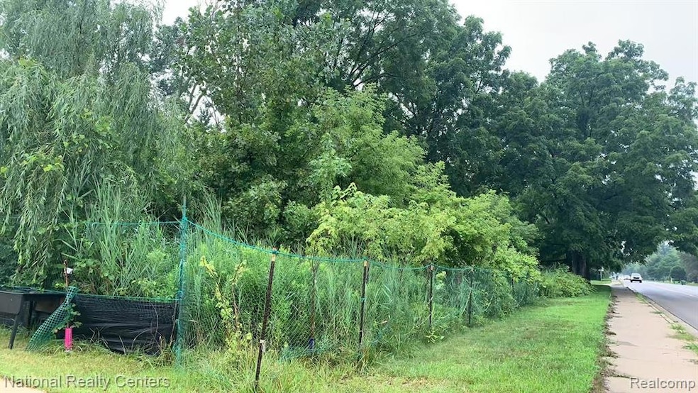 VAC W 11 Mile Rd, Farmington Hills, MI 48336 - photo 1