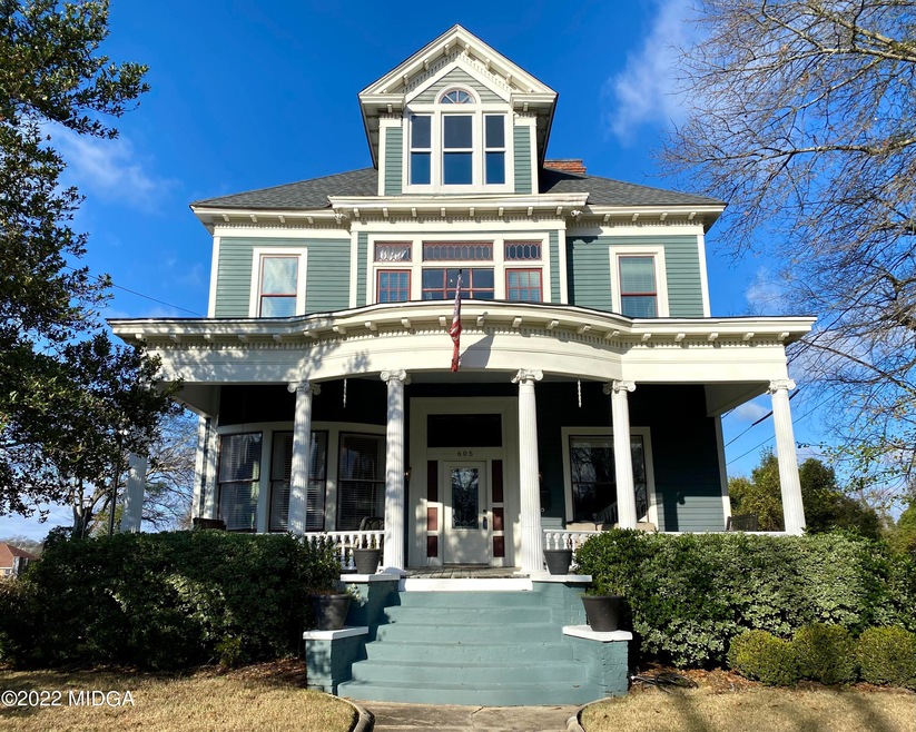 605 Arlington Place