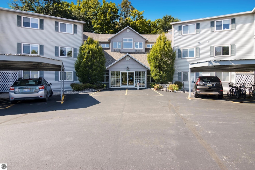 12047 S Elk Run unit N207, Traverse City, MI 49684 - photo 1