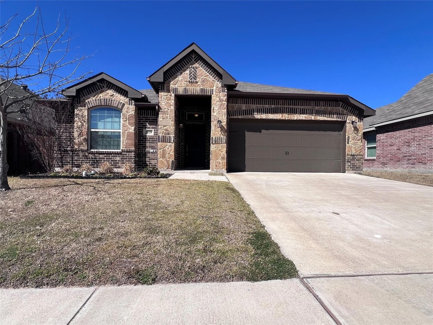 2528 Old Buck Dr, Weatherford, TX 76087 - photo 1