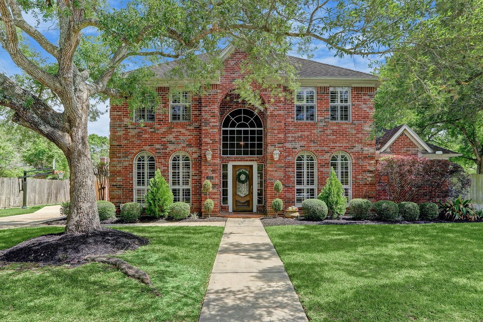 409 Silverleaf Dr, Friendswood, TX 77546 - photo 1