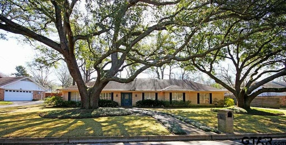 834 834 Trenton, Tyler, TX 75703 - photo 1