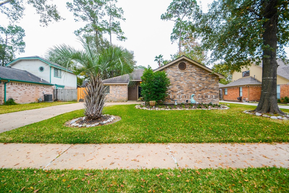 11203 Winspring Dr, Tomball, TX 77377 - photo 1
