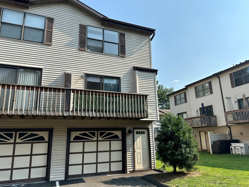 15 Crest St unit 13, West Haven, CT 06516 - photo 1