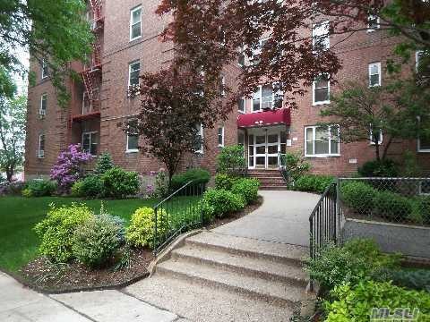 26-15 Parsons Blvd unit 2-D, Flushing, NY 11354 - photo 1
