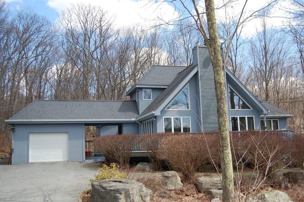 122 Buckboard Ln, Hawley, PA 18428 - photo 1