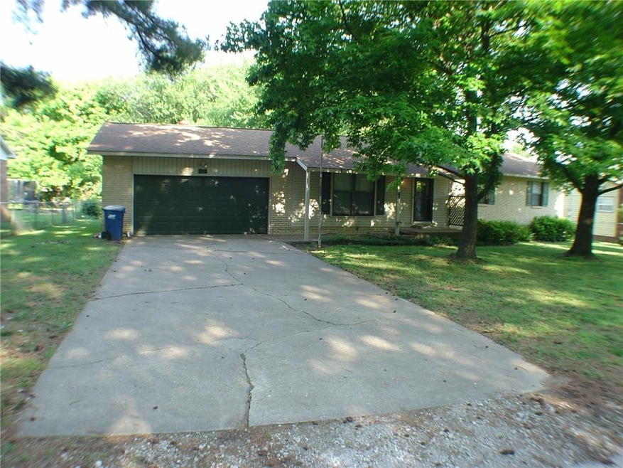 211 NW K St, Bentonville, AR 72712 - photo 1