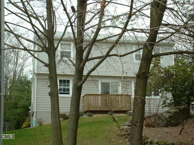 11 April Ln unit 2ND F, Norwalk, CT 06850 - photo 1