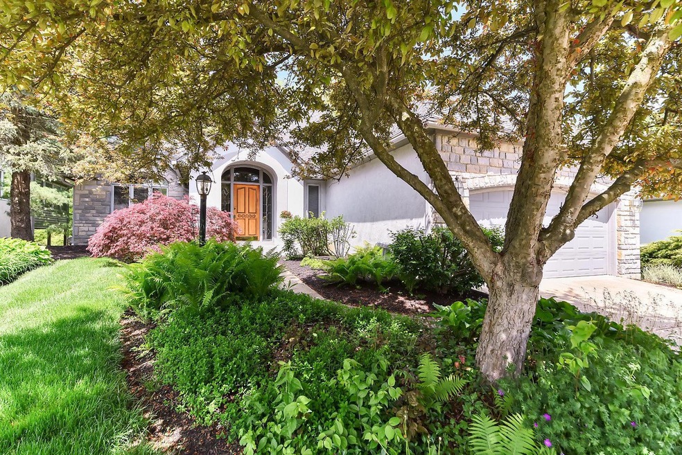 814 Crestway Dr, Columbus, OH 43235 - photo 1