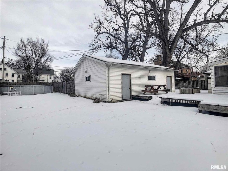 1314 W 14th St, Davenport, IA 52804 - photo 1