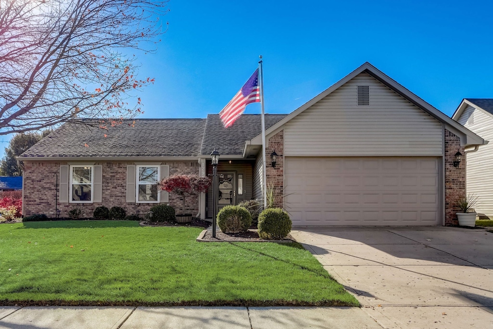 12982 Dellinger Dr, Fishers, IN 46038 - photo 1