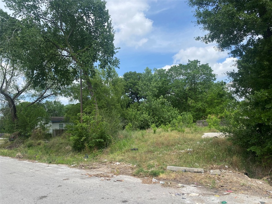 8402 Prairie View Dr, Houston, TX 77088 - photo 1