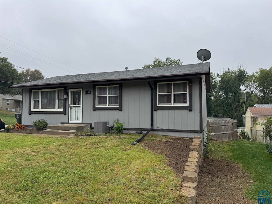 5208 Laurel Ave, Sioux City, IA 51106 - photo 1