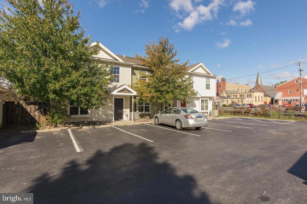 56 S Charlotte St unit B3, Pottstown, PA 19464 - photo 1