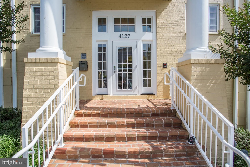 4127 S Four Mile Run Dr unit 301, Arlington, VA 22204 - photo 1