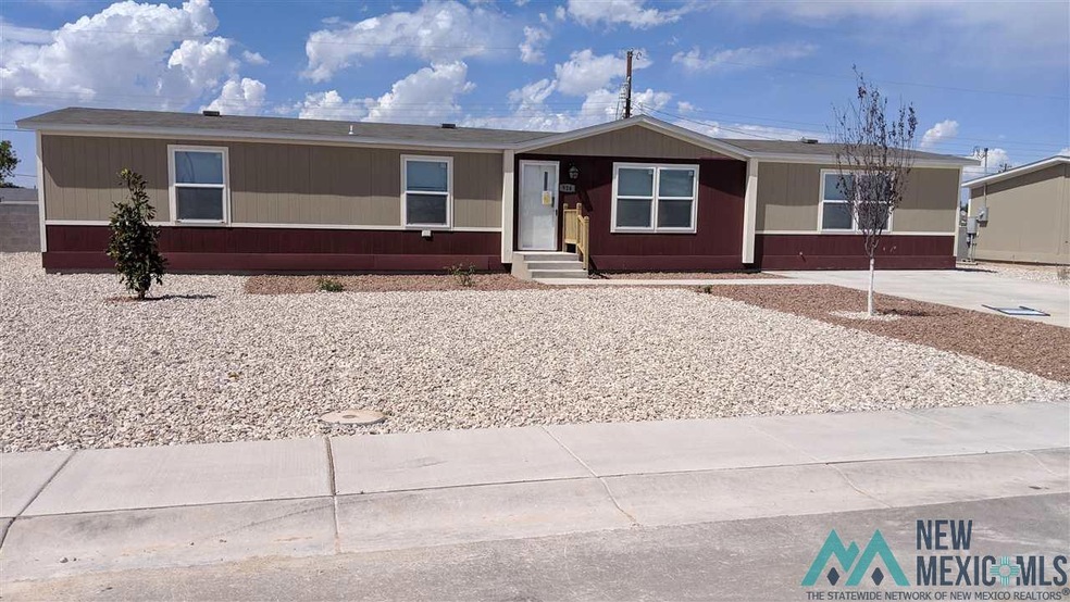 916 Butternut St, Carlsbad, NM 88220 - photo 1