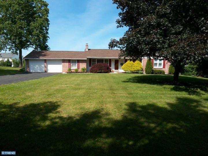 907 Diamond St, Sellersville, PA 18960 - photo 1