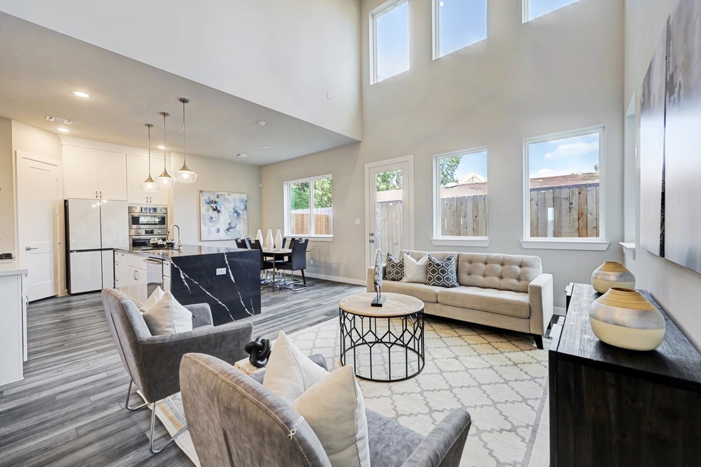 1412 W 34th 1/2 St, Houston, TX 77018 - photo 1