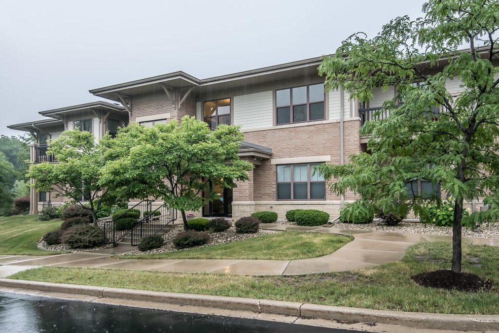 W129N6811 Northfield Dr unit 102, Menomonee Falls, WI 53051 - photo 1