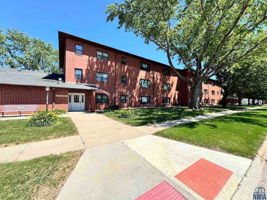 1317 Seneca St unit 108, Storm Lake, IA 50588 - photo 1