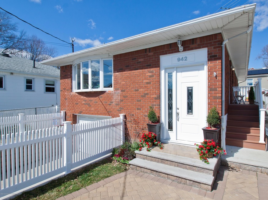 942 Bard Ave, Staten Island, NY 10301 - photo 1