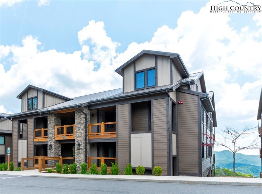 133 Canyon Gap unit B-2, Blowing Rock, NC 28605 - photo 1