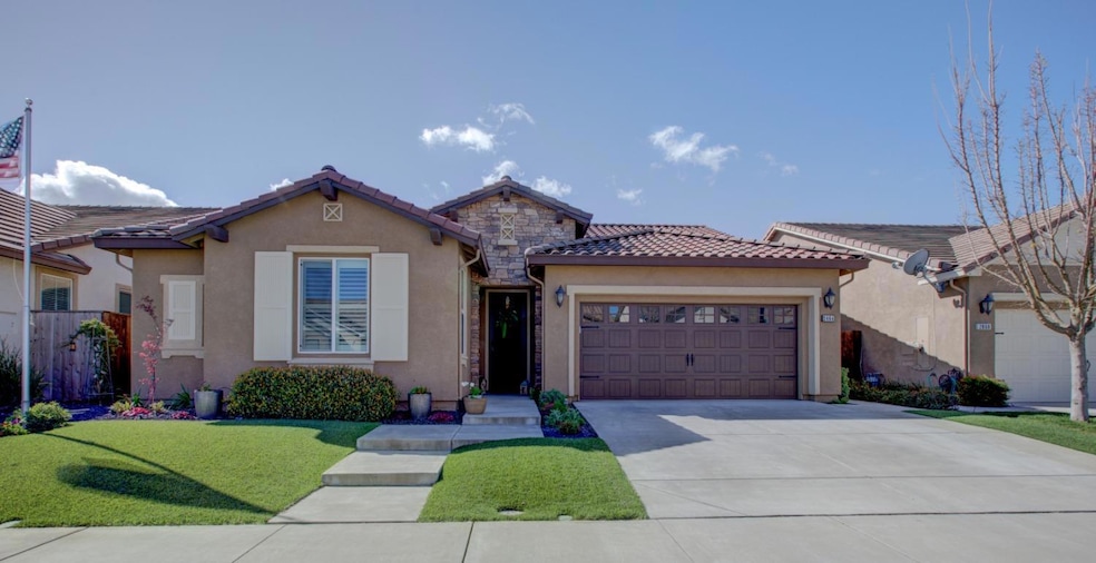 2864 Westport Cir, Oakdale, CA 95361 - photo 1