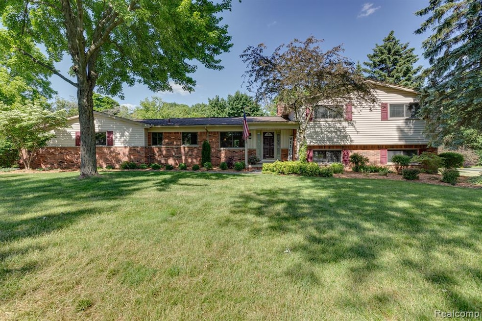 5193 Kellen Ln, Bloomfield Hills, MI 48302 - photo 1