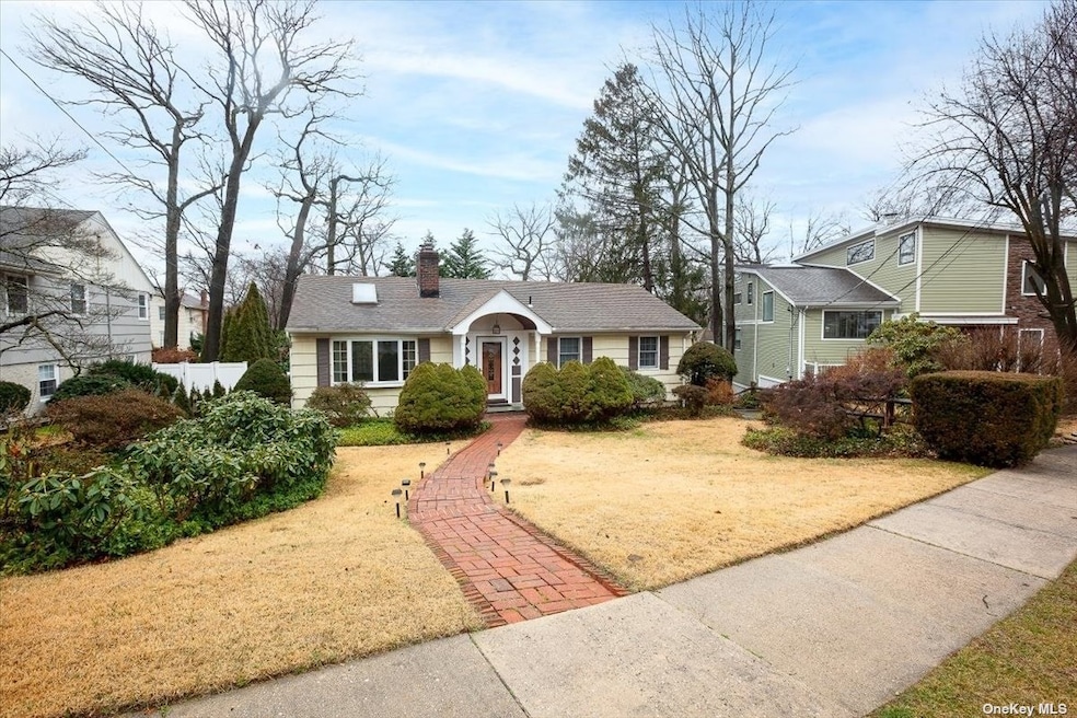 33 Huron St, Glen Head, NY 11545 - photo 1