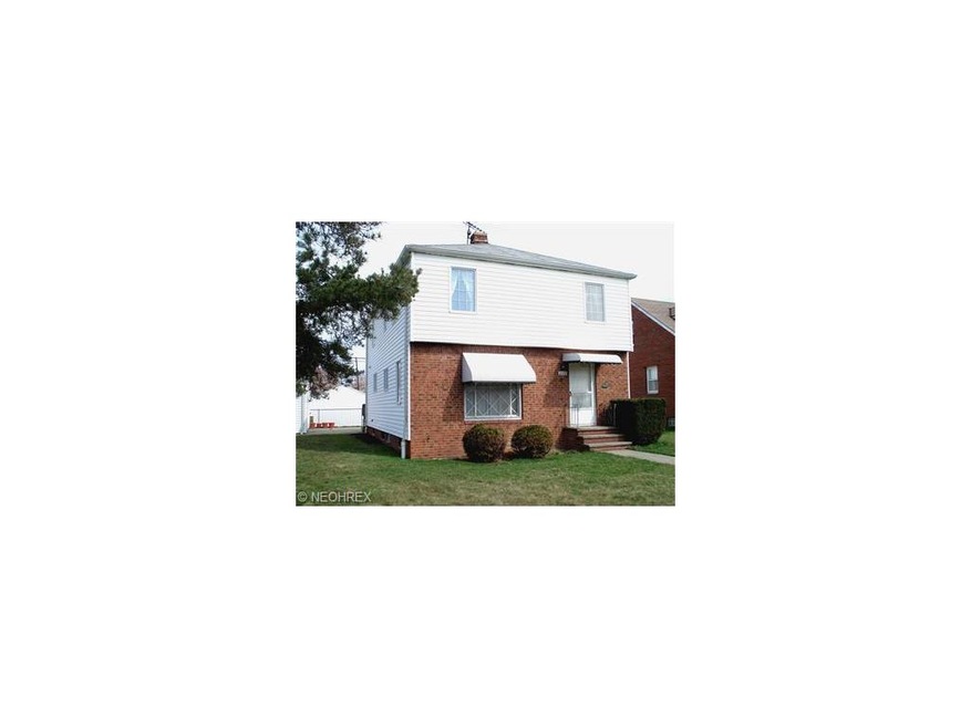 Sprawling 4 BR, 2 full bath brick/vinyl colnial w/