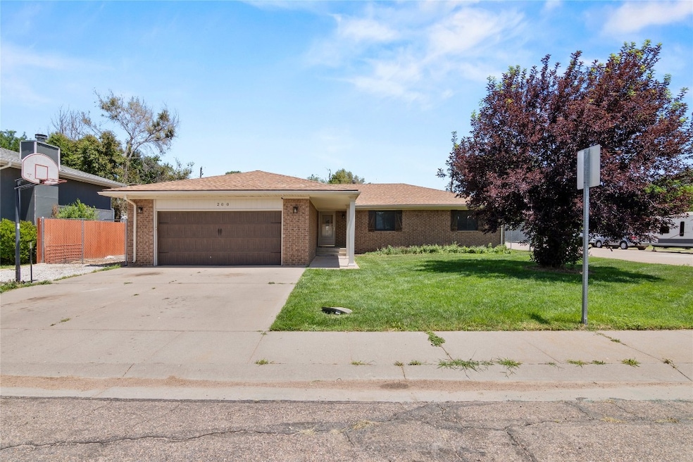 200 Dickinson St, Lakin, KS 67860 - photo 1