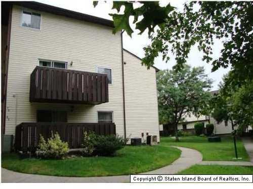 80 Nancy Ct unit 8080, Staten Island, NY 10306 - photo 1