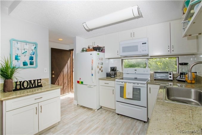Recently renovated kitchen with nearly $25,000 in