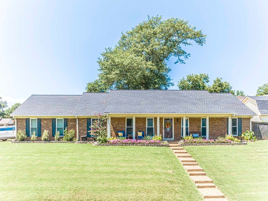 Ranch-style house featuring a front lawn