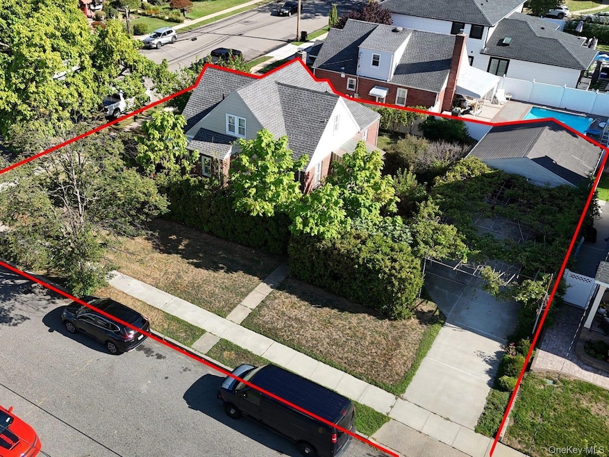 291 Lincoln St, Franklin Square, NY 11010 - photo 1