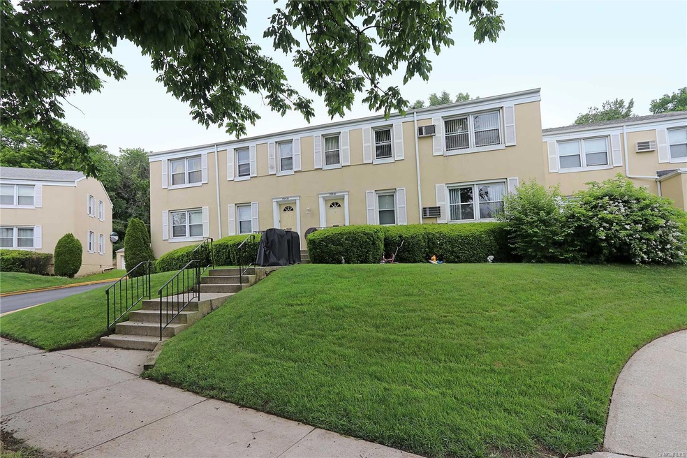 25137 71st Rd unit 52B, Bellerose, NY 11426 - photo 1