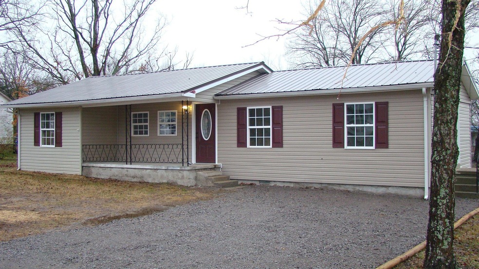 1823 Springdale Ave, Shelbyville, TN 37160 - photo 1