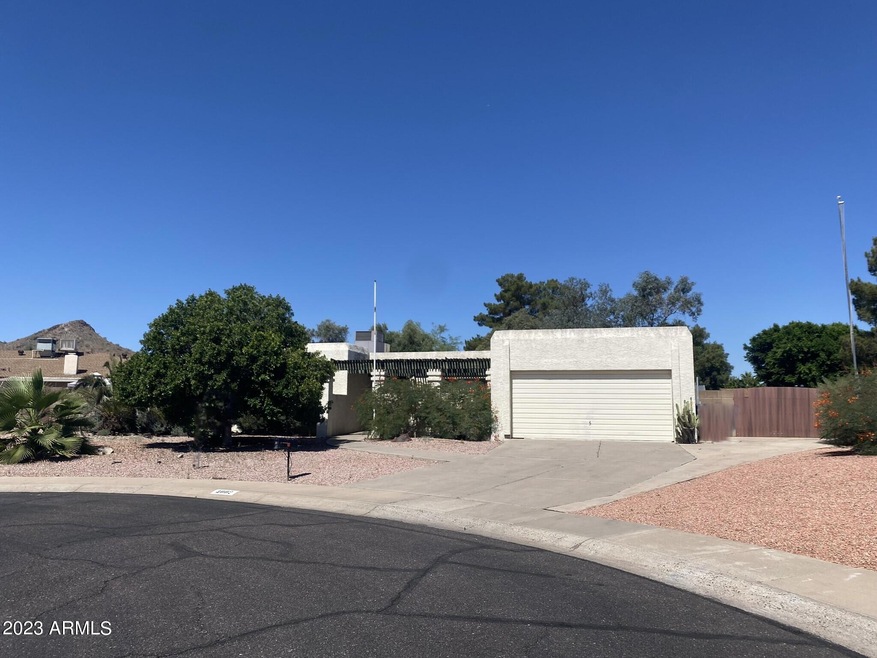 front yard in culdesac